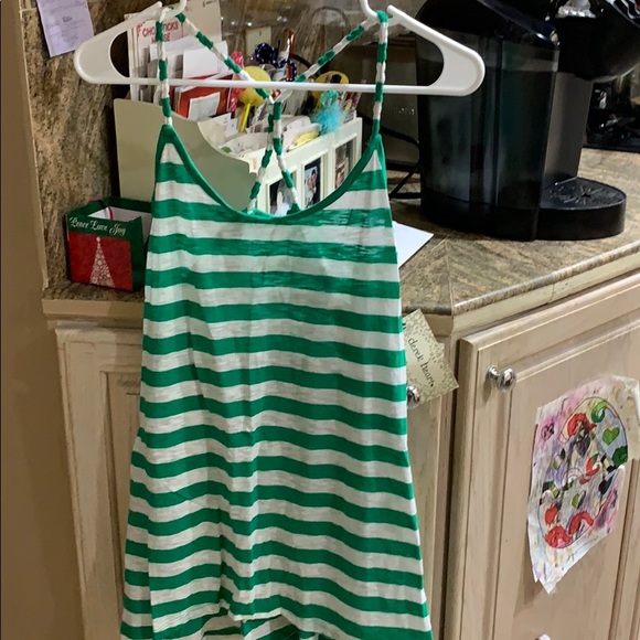 Beautiful green and white tank top - Picture 2 of 3